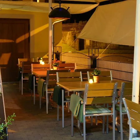 Fogadó & Zirkelstein Schöna