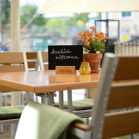 Gasthaus&pension Zirkelstein *